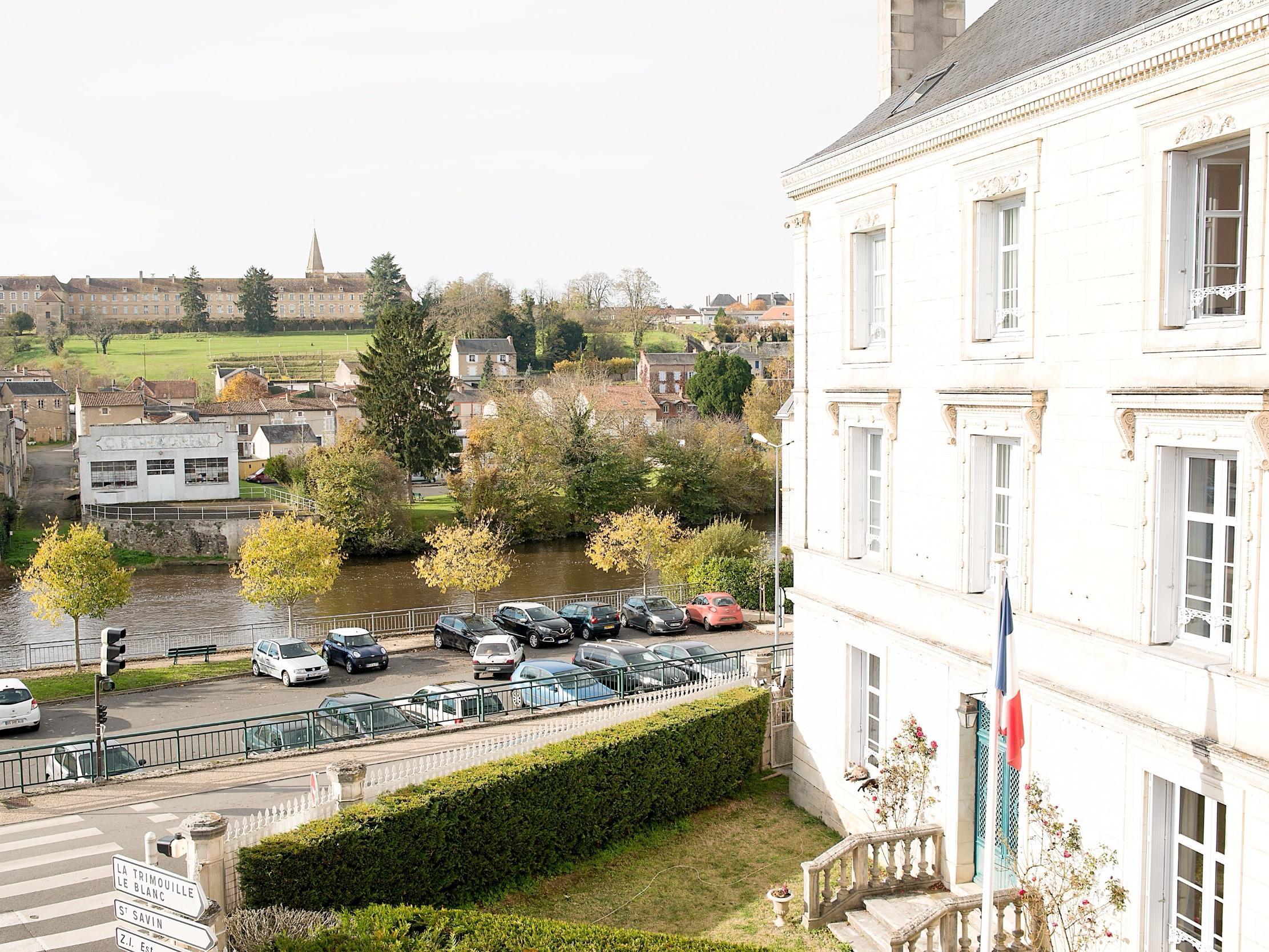 Logis Hotel De France Restaurant Le Lucullus Montmorillon Eksteriør billede
