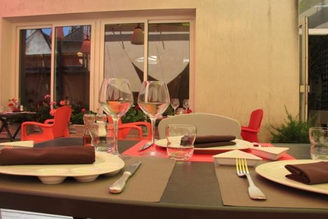 Logis Hotel De France Restaurant Le Lucullus Montmorillon Eksteriør billede