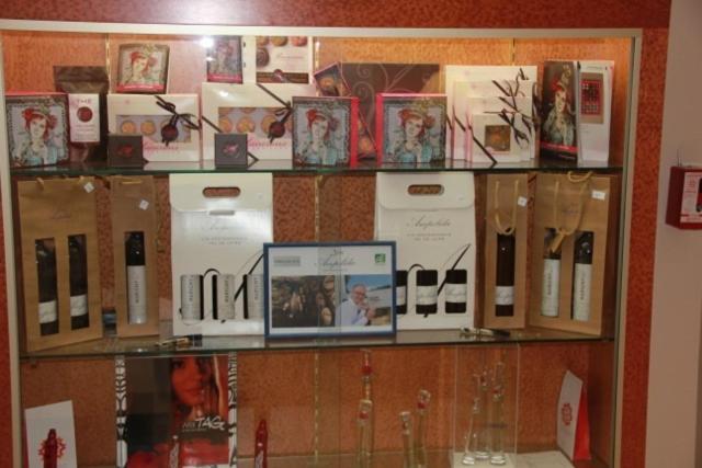 Logis Hotel De France Restaurant Le Lucullus Montmorillon Eksteriør billede